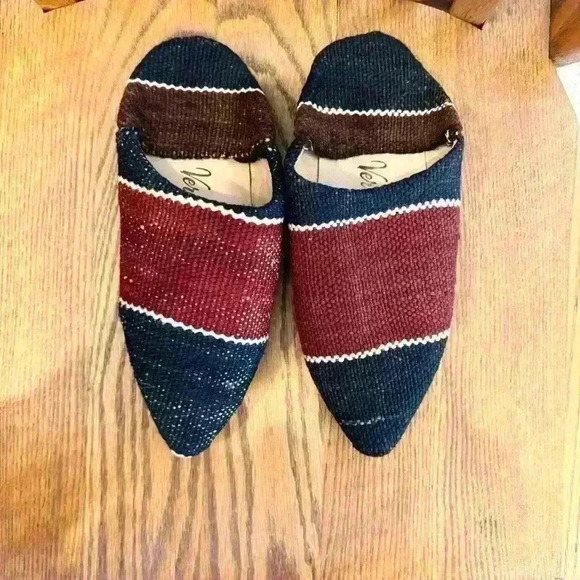 Verve Culture Moroccan Kilim Wool Slippers Blue, Cream, Maroon, Size Medium - Picture 7 of 10